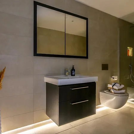 The Penthouse @ Ryedale House Apartmán *