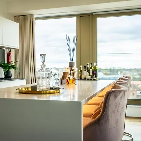 The Penthouse @ Ryedale House Apartmán